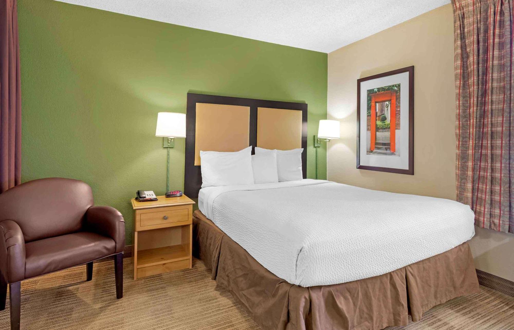 Extended America - - Galleria - Uptown Hotel 2*